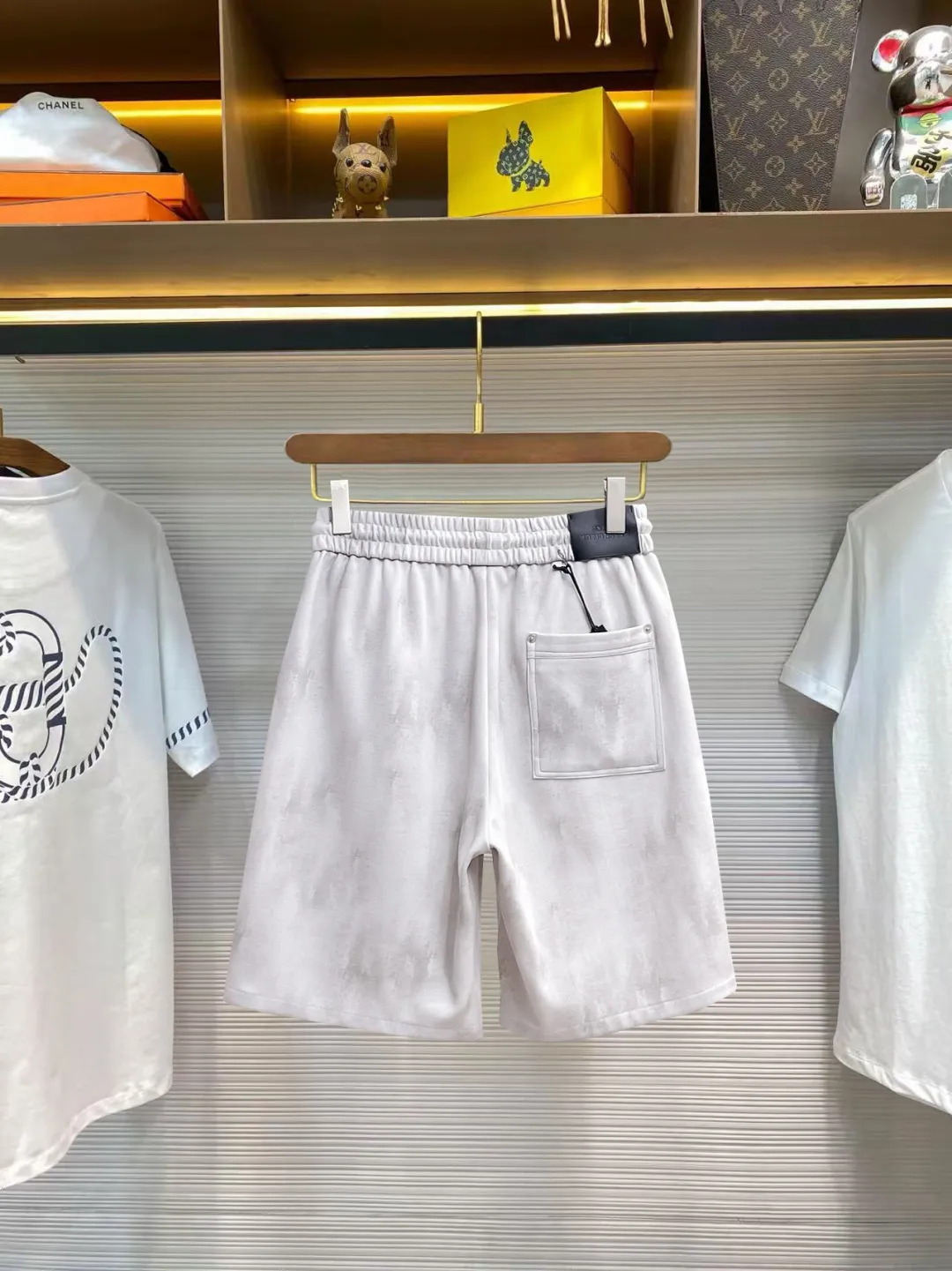 Balenciaga's three-standard complete 2026 summer New Arrival men's casual shorts, advanced custom-made Breathable fabric, Breathable fabric, extremely stretchy and comfortable, impeccable details, top-grade accessories, original logo design concept, delicate and soft feel! The upper body fit is awesome! Size: M-XXXL Please state your height and weight when ordering